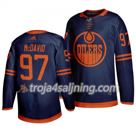 Edmonton Oilers tröja Connor McDavid 97 2019-2020 Adidas Blå Authentic - NHL Tröjor Herr Edmonton Oilers tröja Connor McDavid 97 2019-2020 Adidas Blå Authentic - NHL Tröjor Herr
